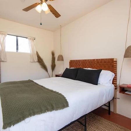 Renovated Lodge - Room 1 With Pool Access Джошуа-Три Экстерьер фото