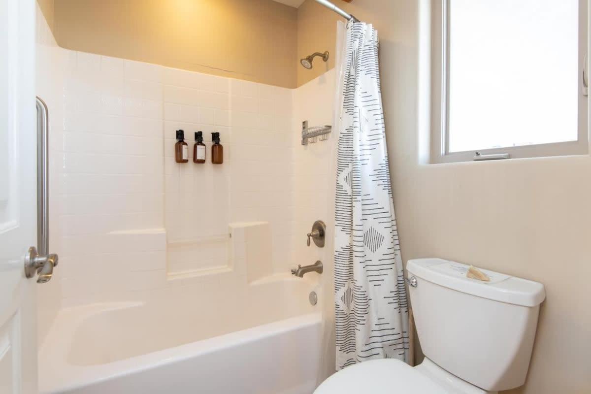 Renovated Lodge - Room 1 With Pool Access Джошуа-Три Экстерьер фото