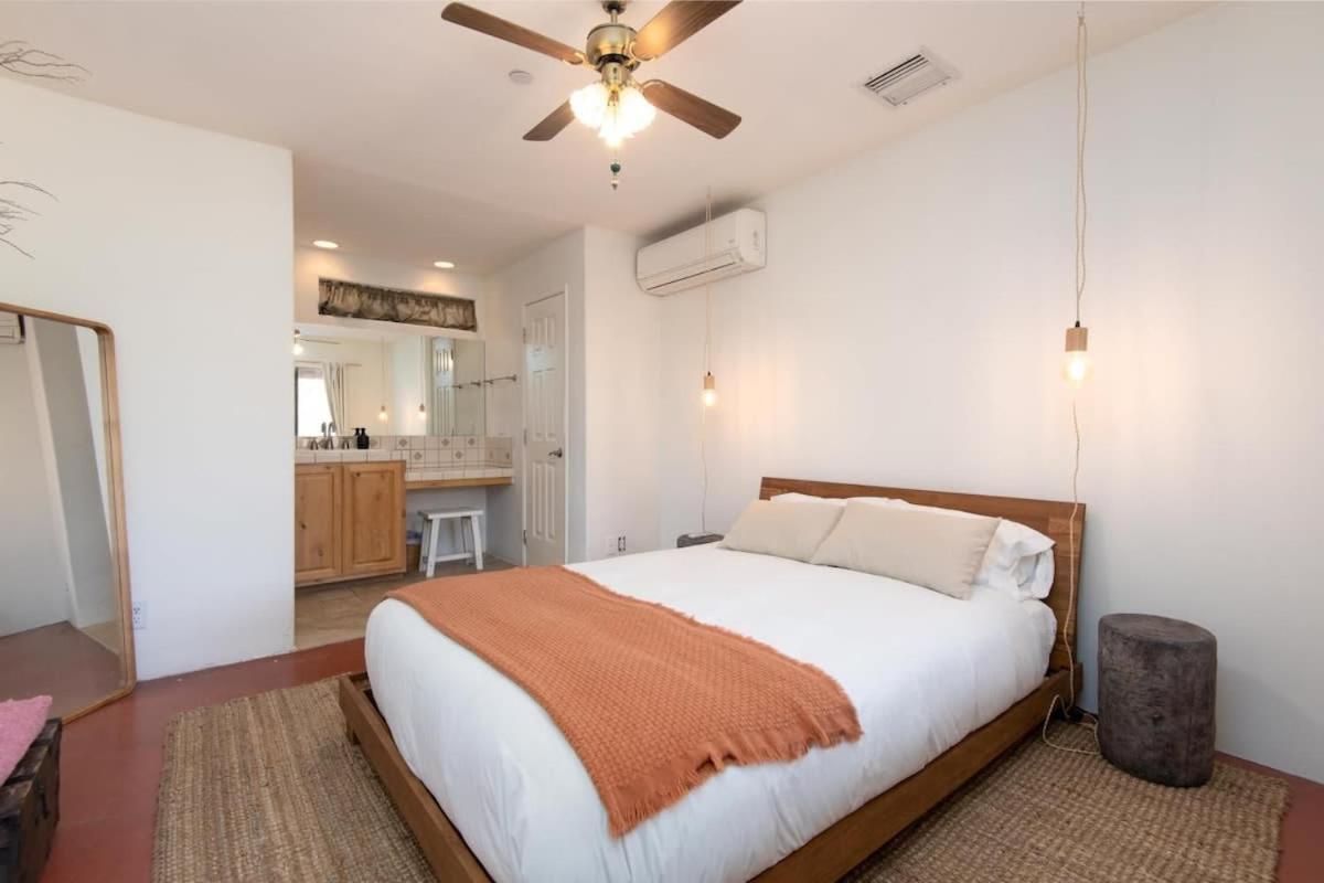 Renovated Lodge - Room 1 With Pool Access Джошуа-Три Экстерьер фото