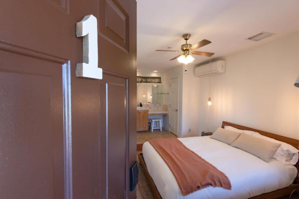 Renovated Lodge - Room 1 With Pool Access Джошуа-Три Экстерьер фото
