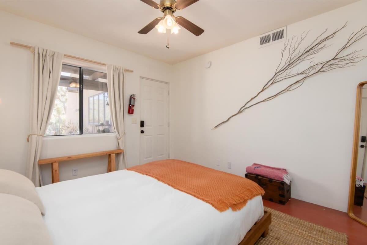 Renovated Lodge - Room 1 With Pool Access Джошуа-Три Экстерьер фото