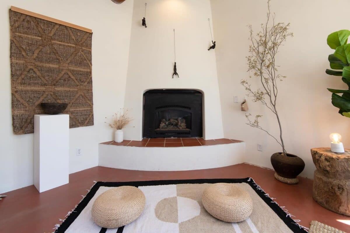 Renovated Lodge - Room 1 With Pool Access Джошуа-Три Экстерьер фото