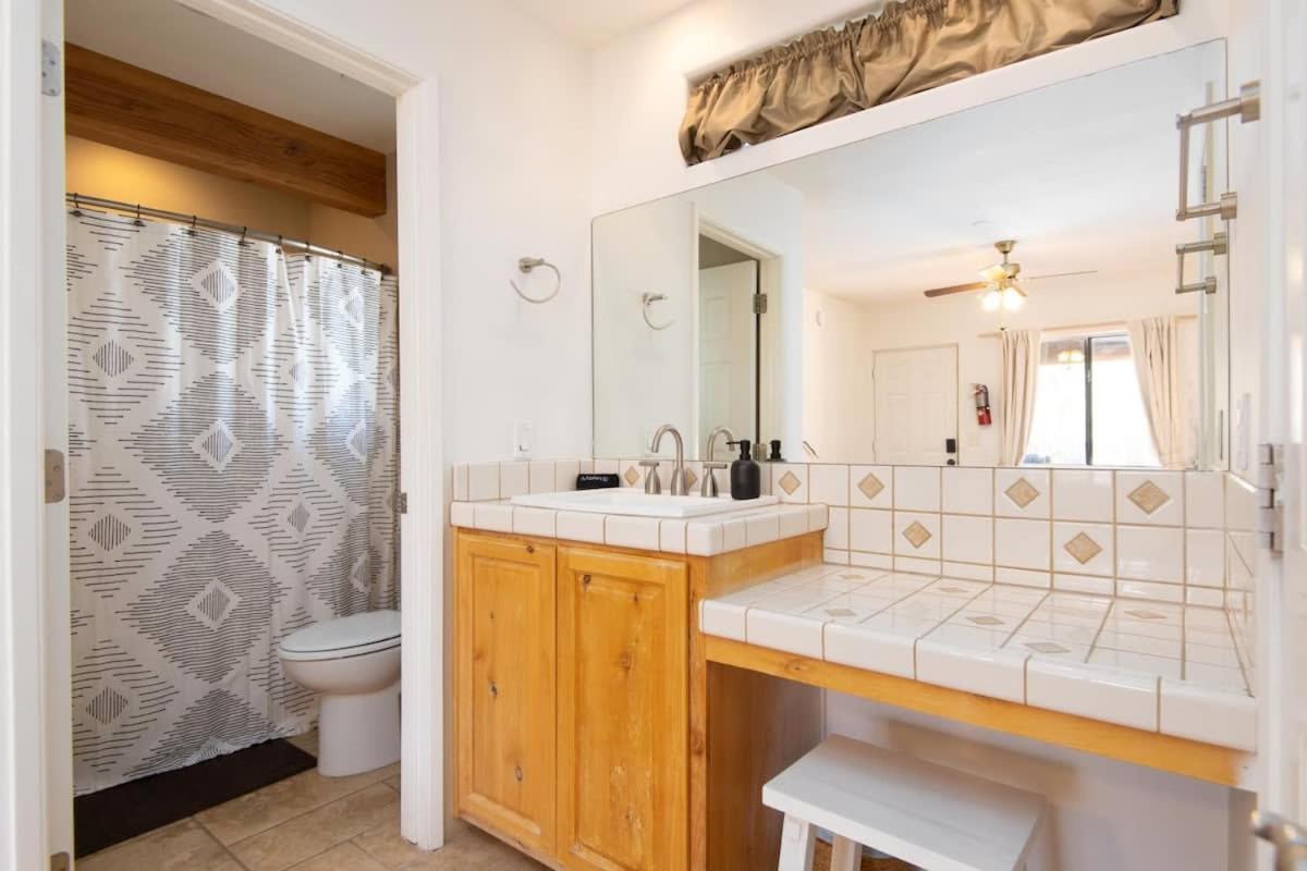 Renovated Lodge - Room 1 With Pool Access Джошуа-Три Экстерьер фото