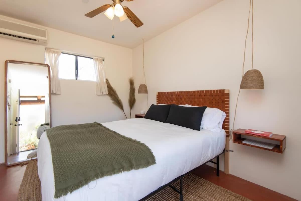 Renovated Lodge - Room 1 With Pool Access Джошуа-Три Экстерьер фото